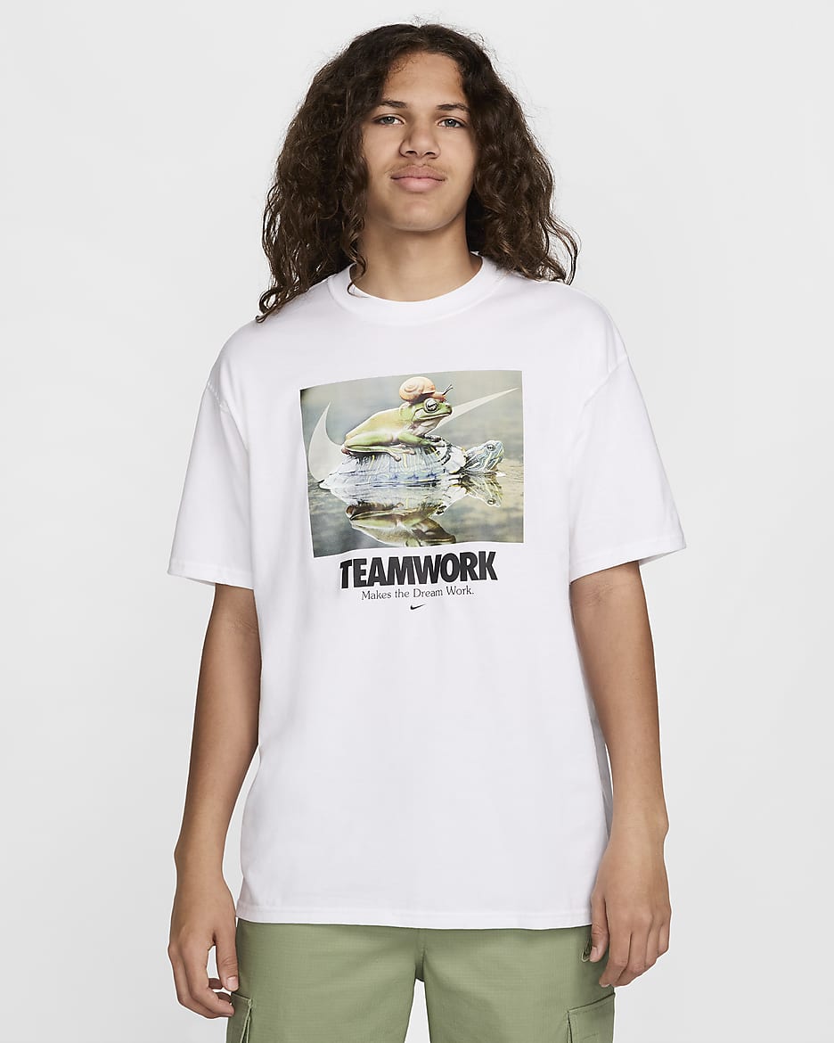 NIKE MAX90 バックプリント Tシャツ【残りわずか】送関税込 Nike Sportswear Men's Max90 T-Shirt. Nike.com